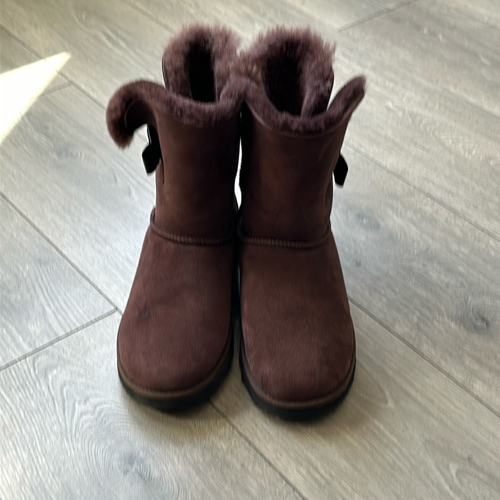 UGG Bailey boot size 9 in Brown